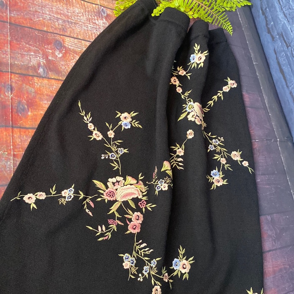 Floral Embroidered Wool Blend Slip On Sweater Knit Skirt - Picture 6 of 6